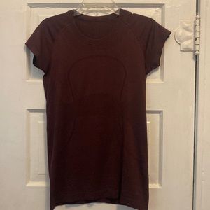 Lululemon Run Swiftly TShirt Size 8